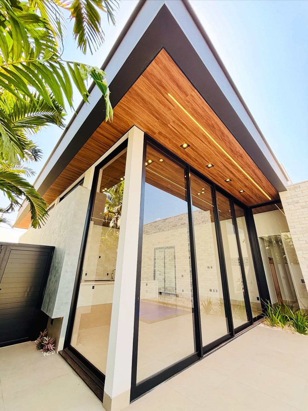 WhatsApp Image 2025-11-22 at 18.06.36 (1)